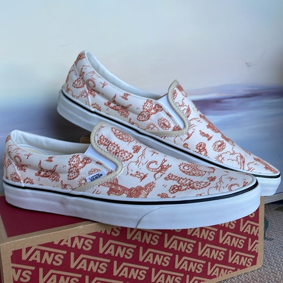 Vans Men’s Classic Slip-On 
Desert Vibes Turtledove/Tr Wht
VN0A5JLX8NL
Sneakers - Picture 6 of 16